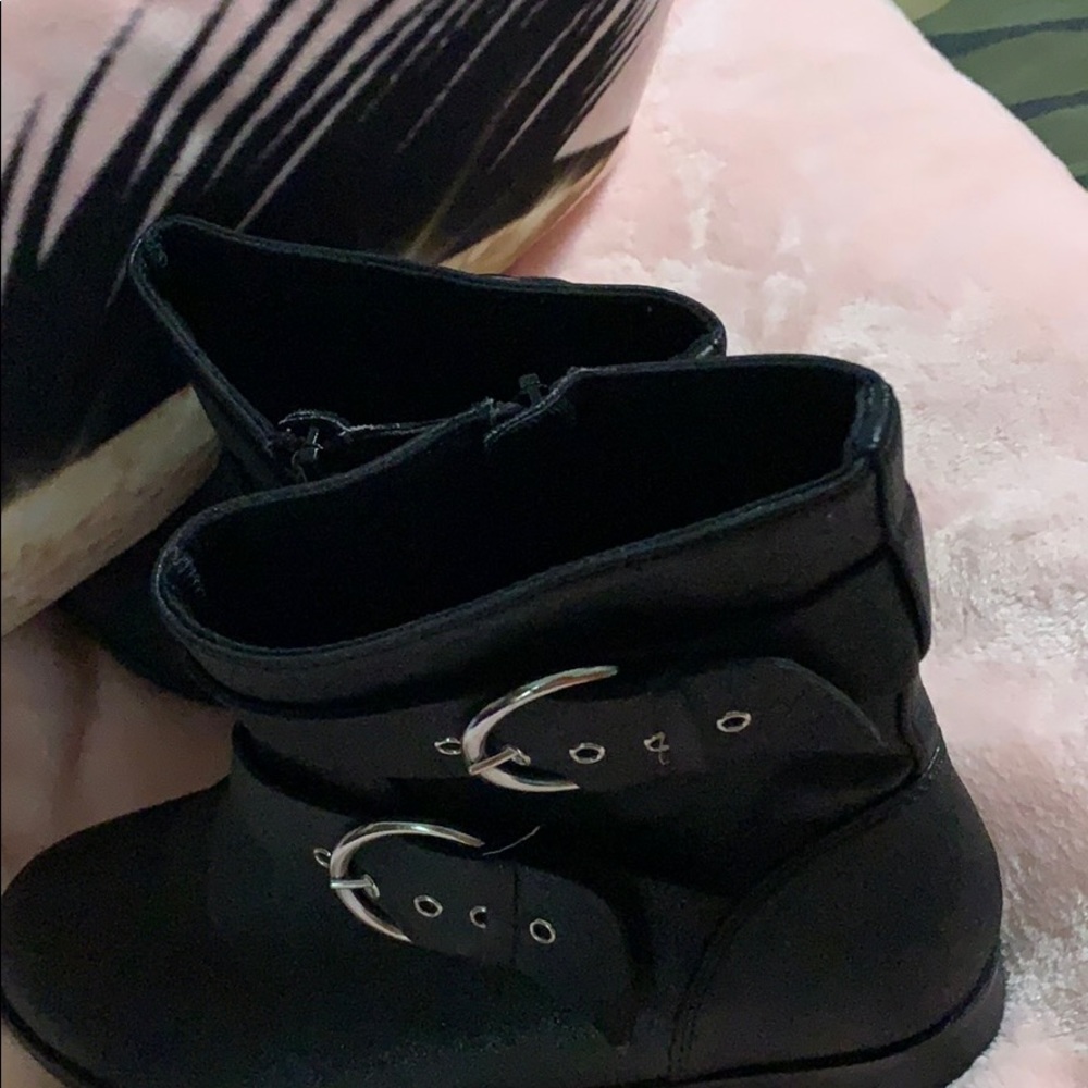 Boots - Picture 7 of 7